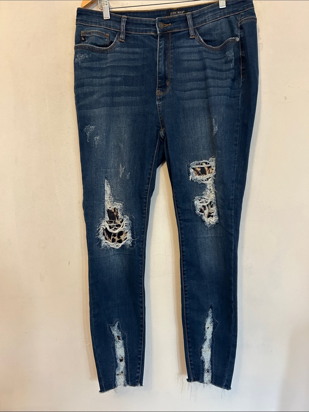 Judy Blue Distressed Animal print underlay Skinny fit Size 15/32 EUC